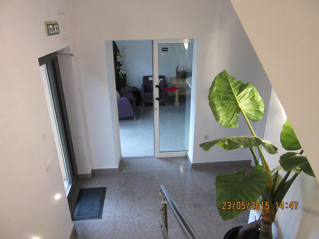 Hotel Blue Frog à Hrvace Extérieur photo